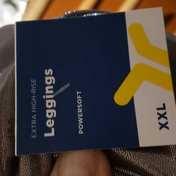 Old Navy Extra High Rise Powersoft Leggings - Picture 10 of 12